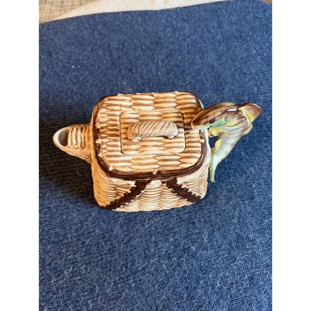 Omnibus Fishing Creel Basket Teapot 5
